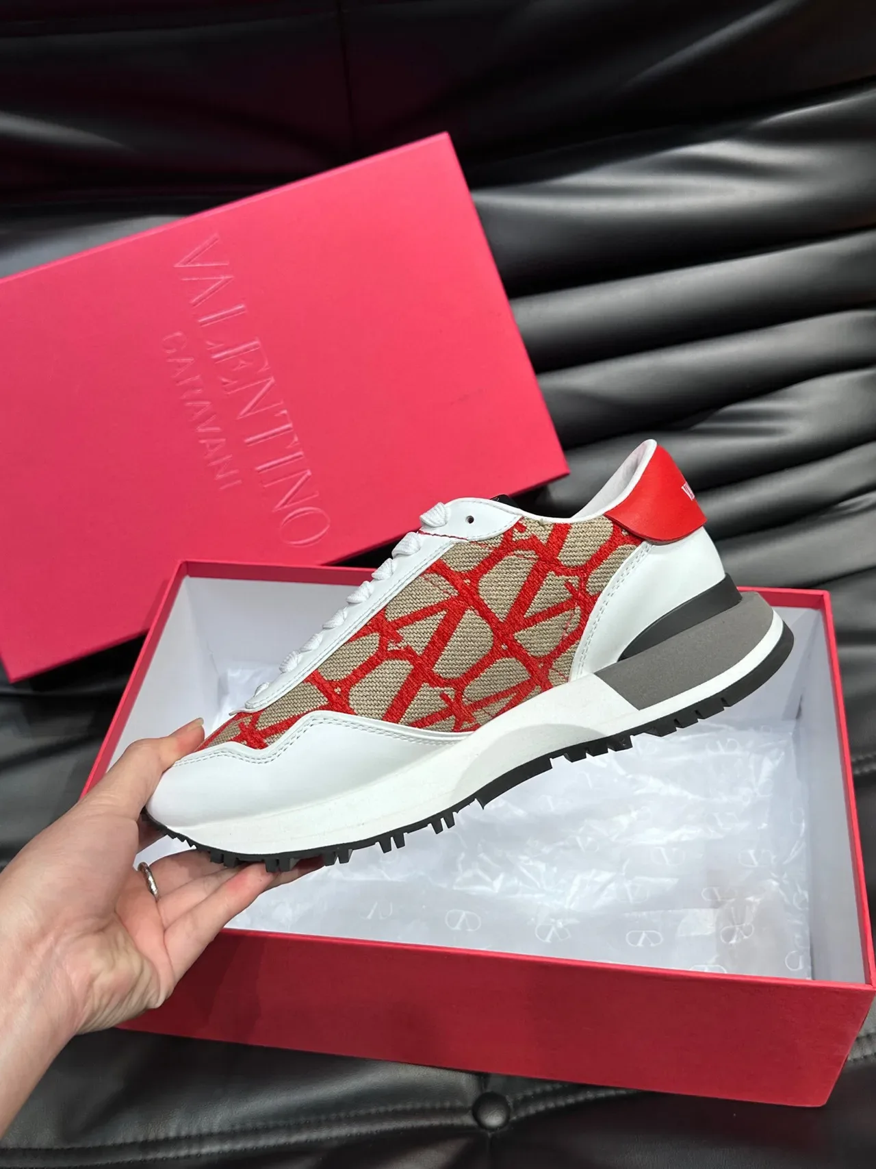 Valentino VLTN Runner Vermelho Branco Bege Tênis Lifestyle 6