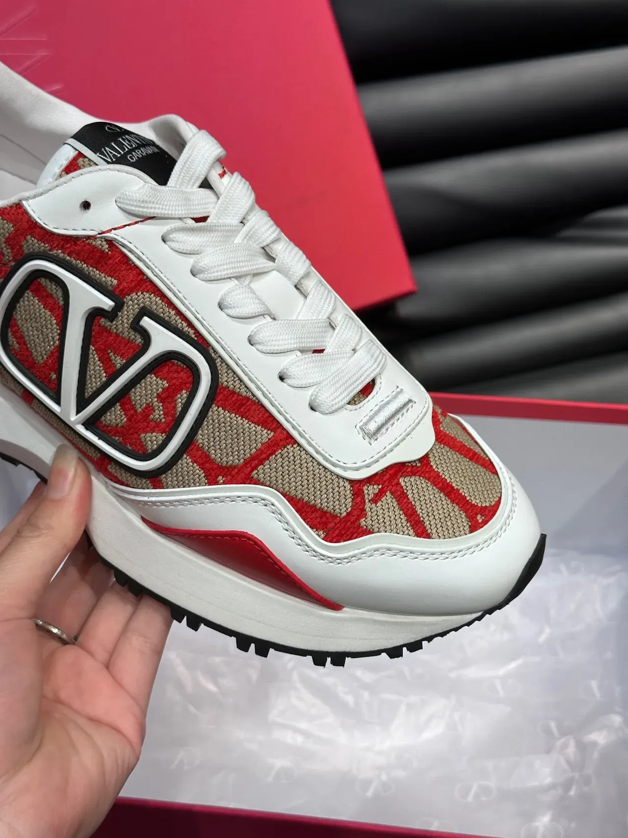 Valentino VLTN Runner Vermelho Branco Bege Tênis Lifestyle 7