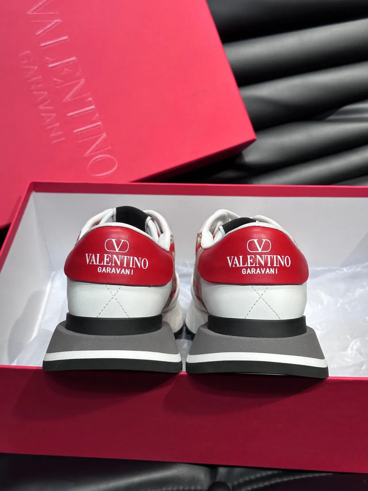 Valentino VLTN Runner Vermelho Branco Bege Tênis Lifestyle 8