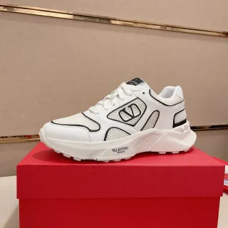 Valentino VLTN सादा कालो जाल এবং চামড়ার উপর লোগো ওভারলে লাইফস্টাইল স্নিকার্স