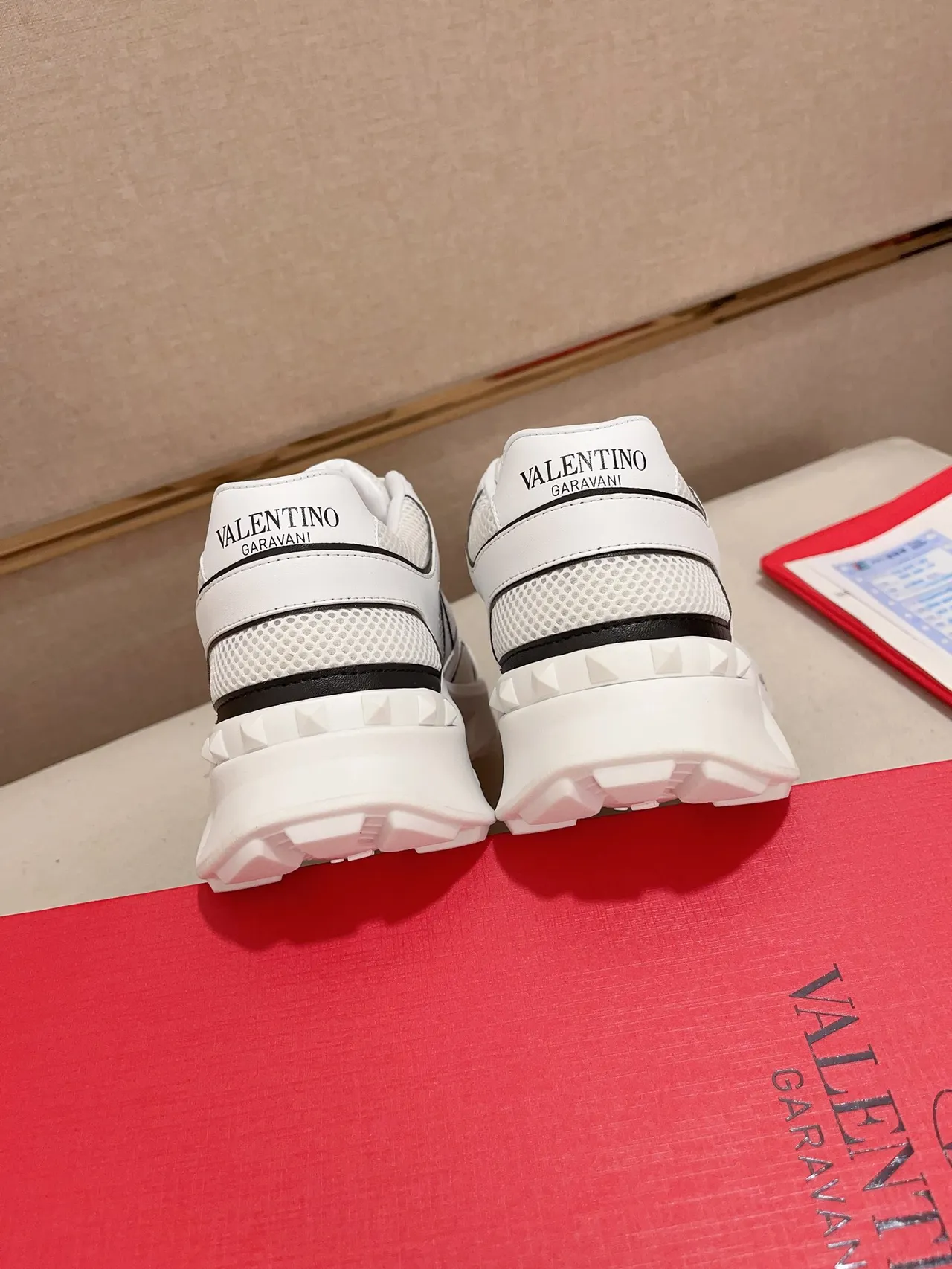 Valentino VLTN Branco Preto Malha E Couro Superior Sobreposição De Logotipo Tênis Lifestyle 3