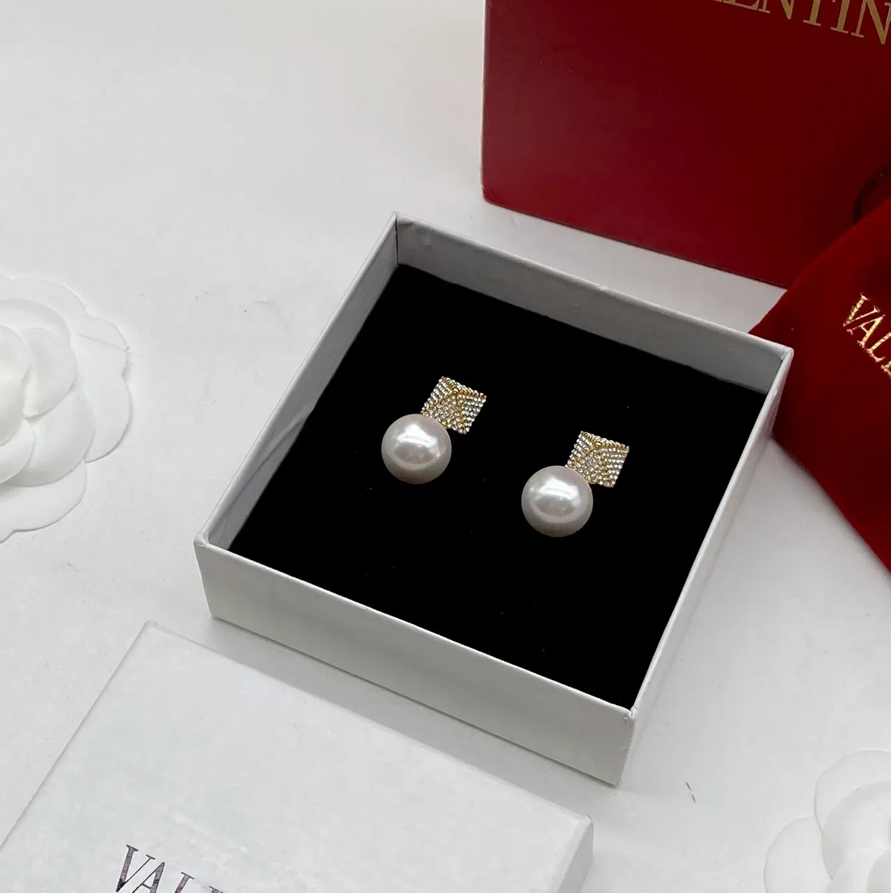 Valentino 白金 珍珠 滴坠 Pavé 方形顶 耳环 4