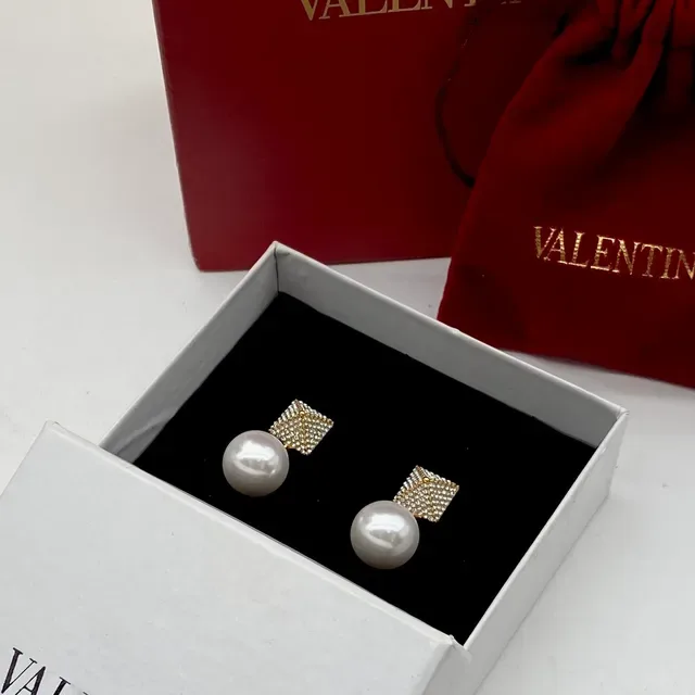 Valentino 白金 珍珠 滴坠 Pavé 方形顶 耳环 6