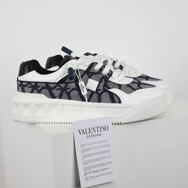 Valentino White Navy Geometric Midsole Monogrammed Textile Upper Lifestyle Sneakers 3