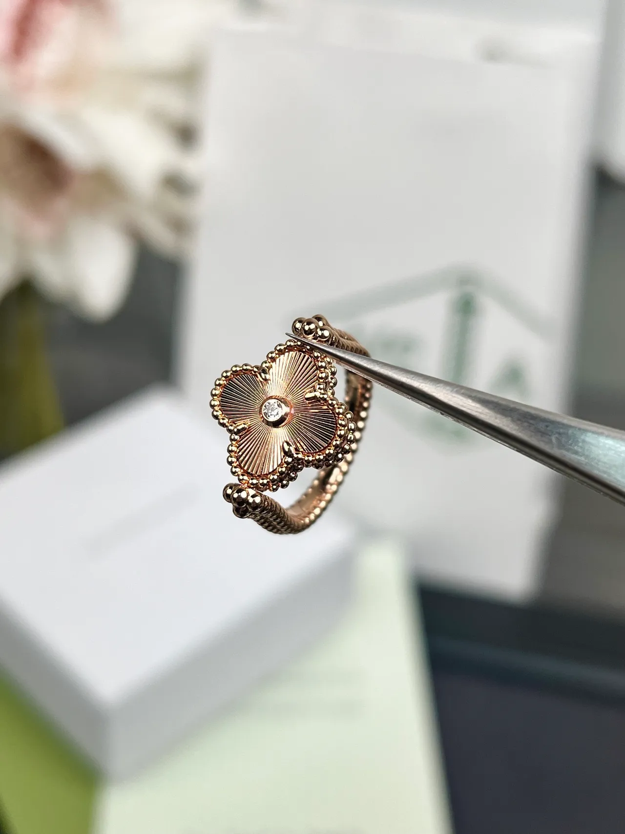Van Cleef & Arpels Alhambra خاتم إنليت أزرق ذهب وردي 4