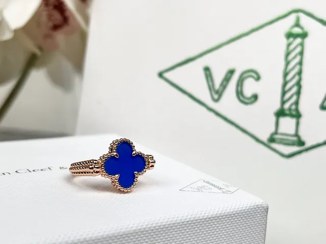 Van Cleef & Arpels Alhambra خاتم إنليت أزرق ذهب وردي 7