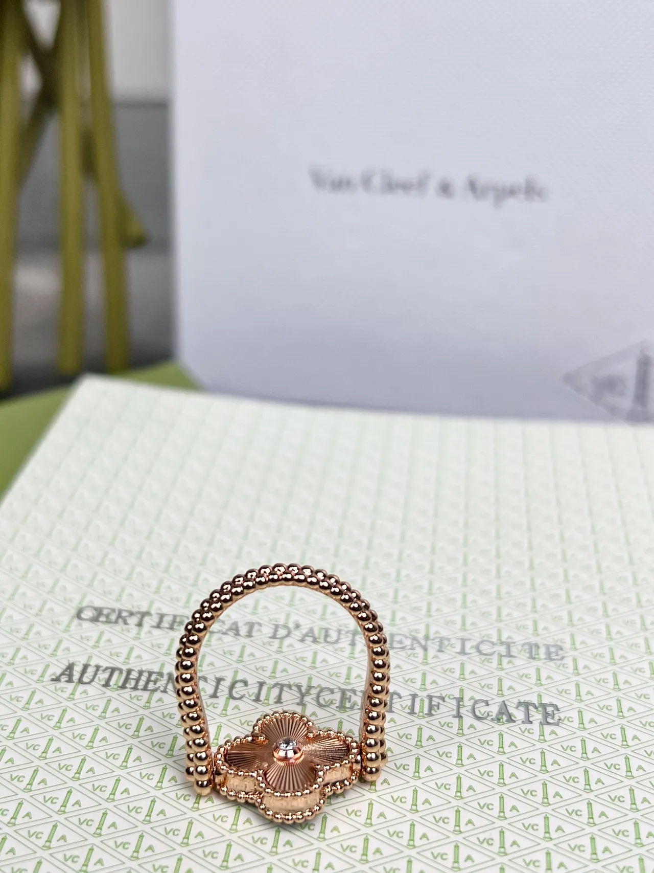 Van Cleef & Arpels Alhambra خاتم إنليت أزرق ذهب وردي 8