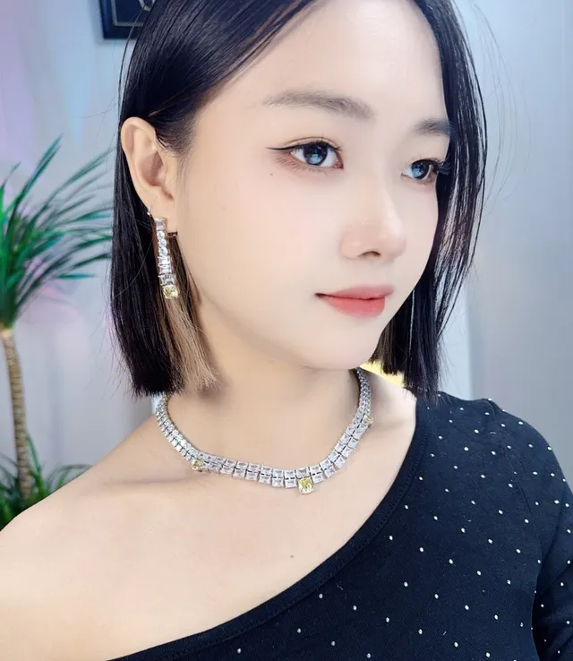 Van Cleef & Arpels White Yellow Multi-Row Choker Baguette-and-Round Brilliant Setting Necklace 2