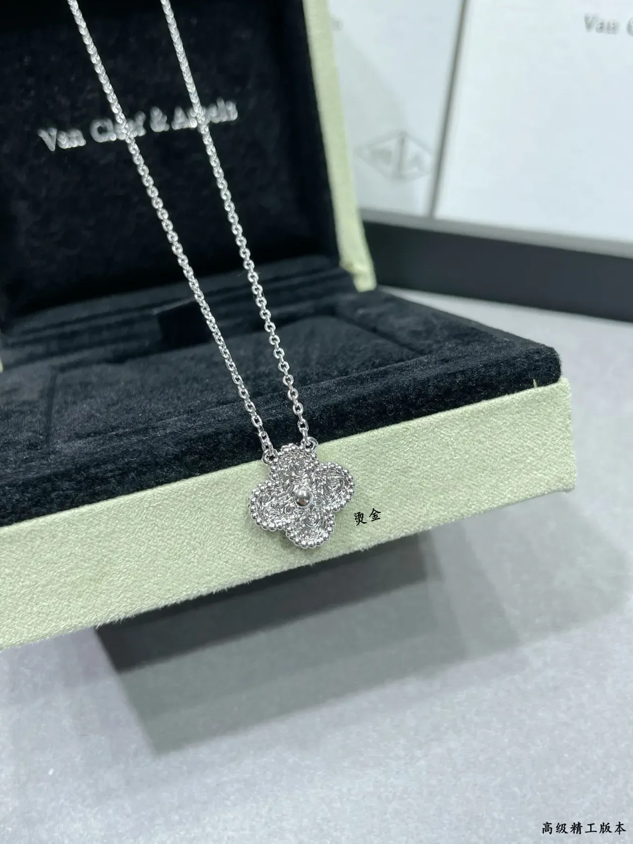 Van Cleef & Arpels Alhambra Collier pendentif Trèfle à quatre feuilles 3