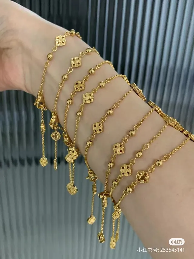 Van Cleef & Arpels Alhambra Green Enamel Gold Bracelet 2