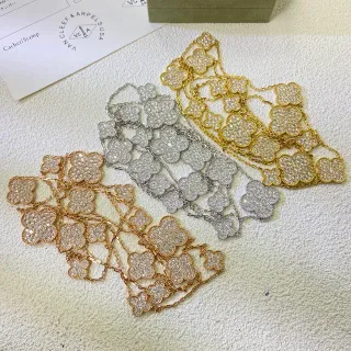 Van Cleef & Arpels Alhambra Pavé Four-Leaf Clover Motif 项链