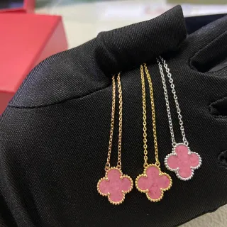 Van Cleef & Arpels Alhambra 粉色宝石 四叶形吊坠项链