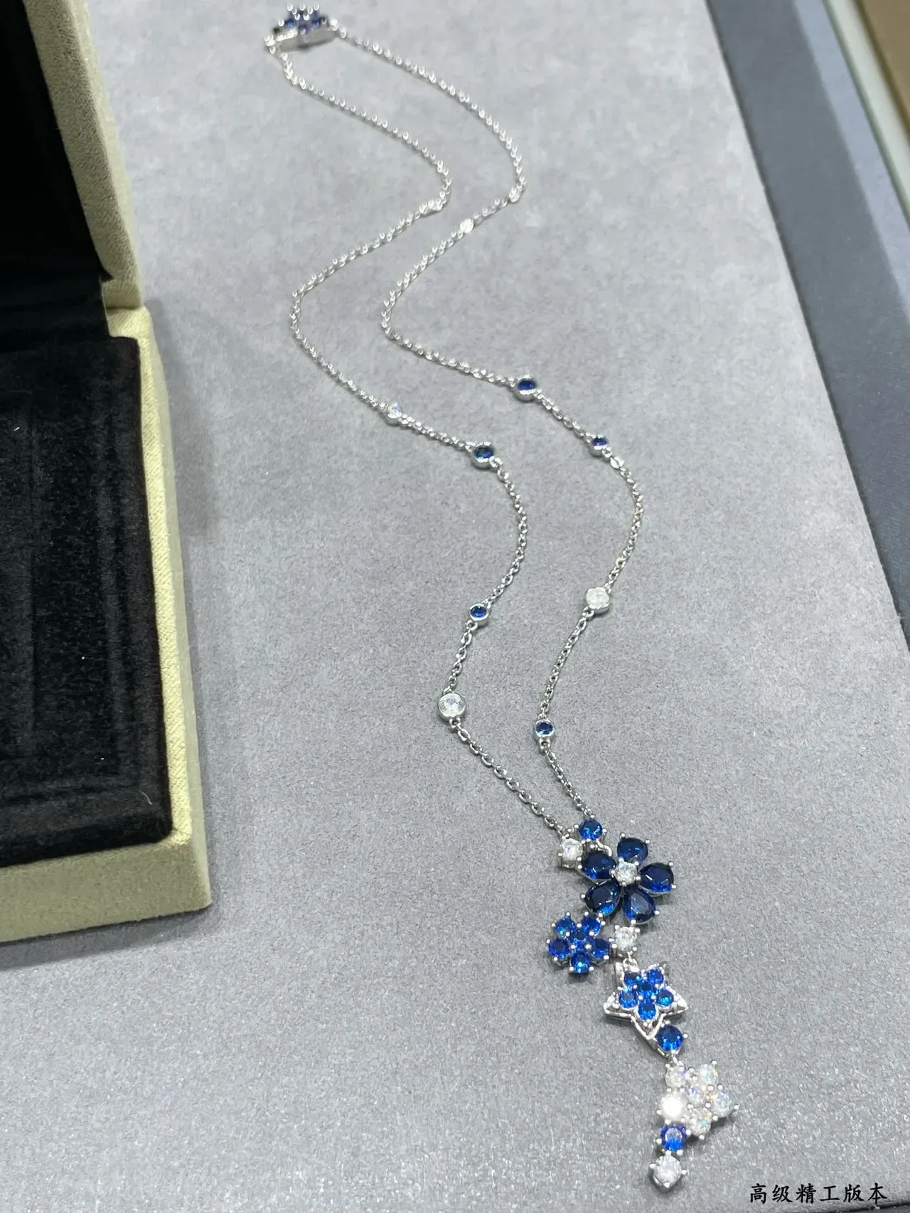 Van Cleef & Arpels Floral Cascade Collier en Saphir et Diamant 6