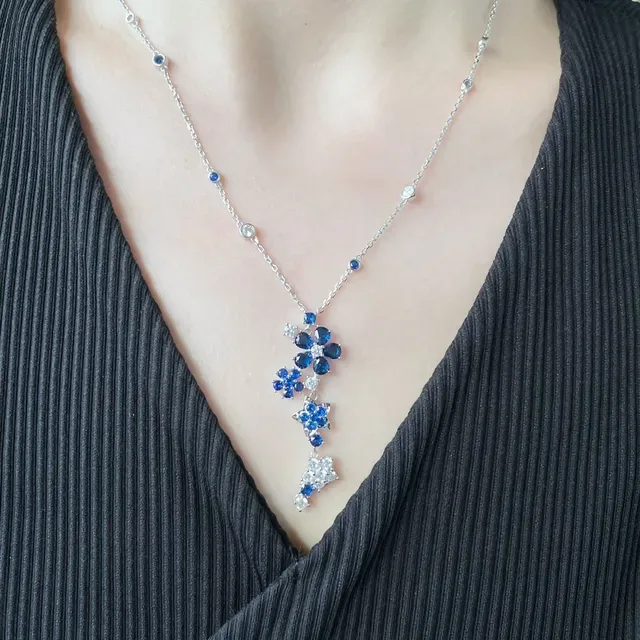 Van Cleef & Arpels Colgante gota con motivo floral estrella zafiro azul y piedra blanca 9