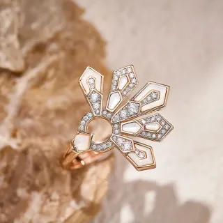 Van Cleef & Arpels Frivole 几何扇 珍珠母贝和钻石戒指