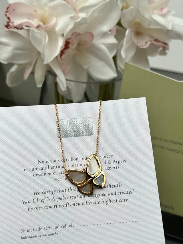 Van Cleef & Arpels Papillon 蝴蝶欧泊和钻石项链 3