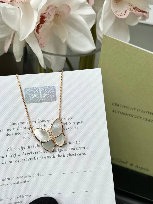 Van Cleef & Arpels Papillon 蝴蝶欧泊和钻石项链 5