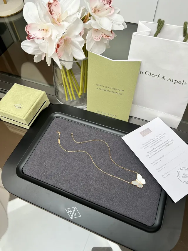 Van Cleef & Arpels Papillon 蝴蝶欧泊和钻石项链 8