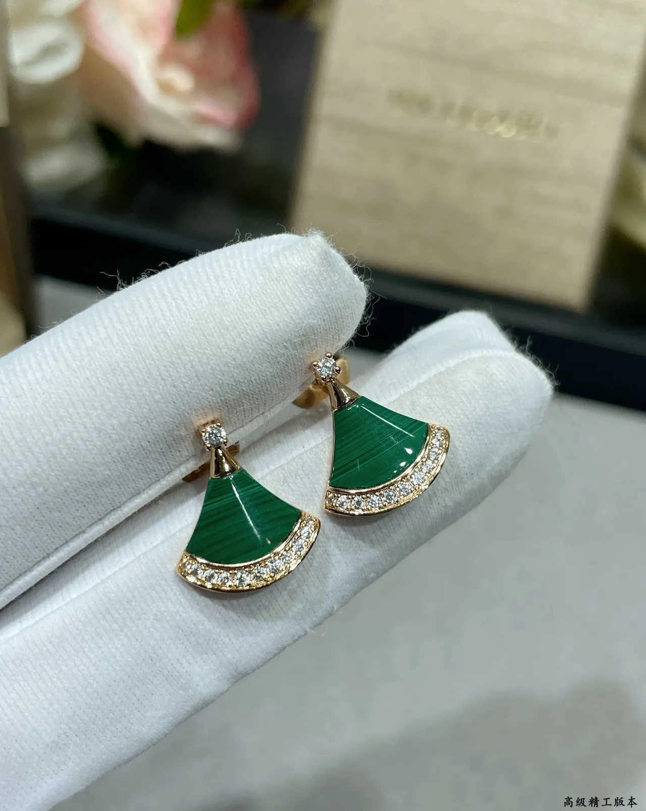 Van Cleef & Arpels Pavé Alhambra Malachite 扇形耳环 4