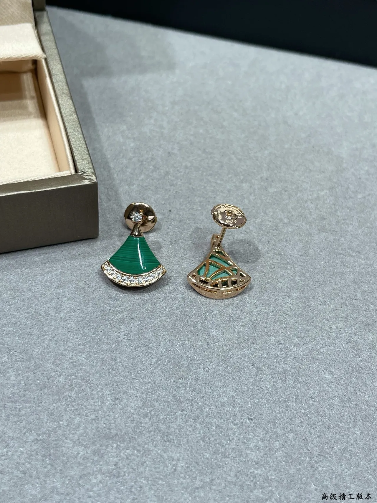 Van Cleef & Arpels Pavé Alhambra Malachite 扇形耳环 6