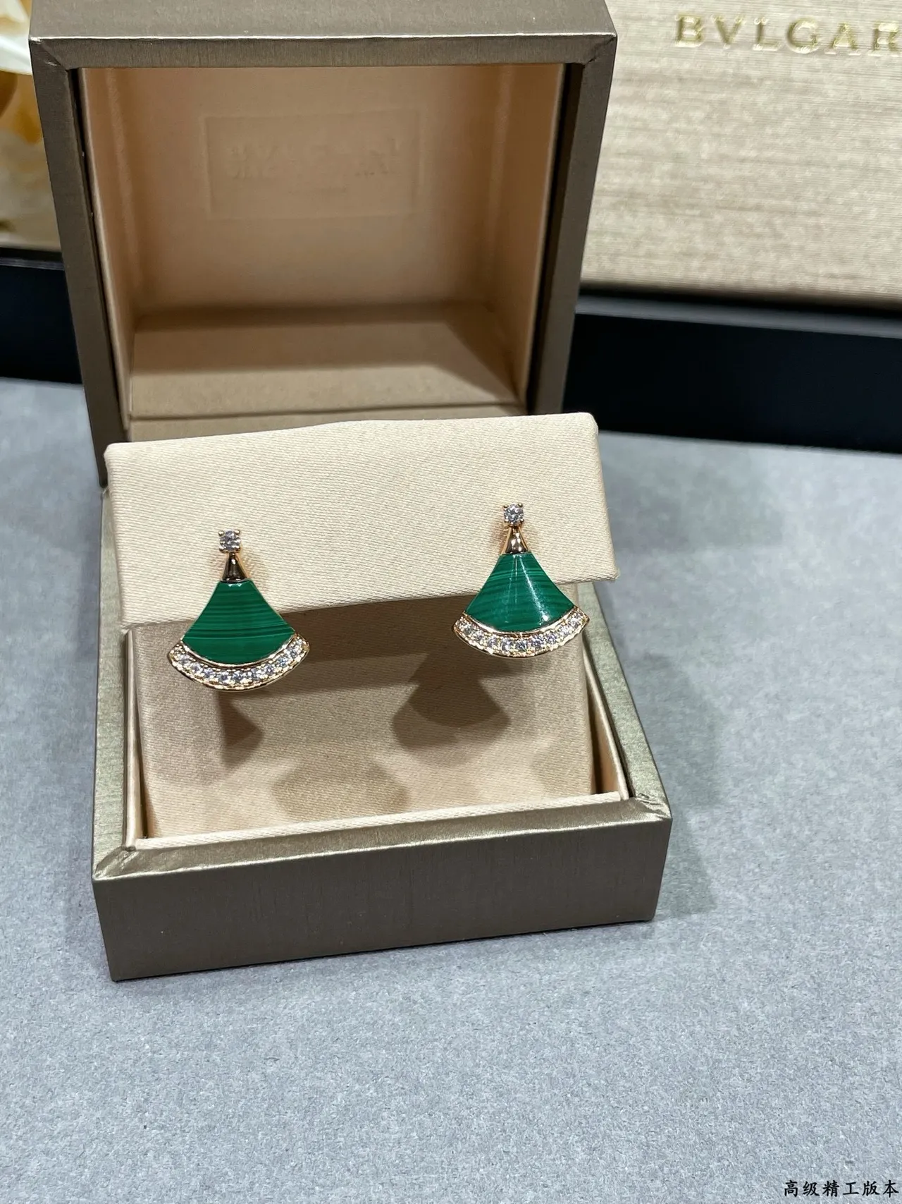 Van Cleef & Arpels Pavé Alhambra Malachite 扇形耳环 8