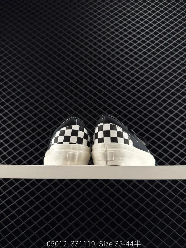 Vans Slip-On أحذية تزلج أسود وأبيض بنمط الشطرنج 3