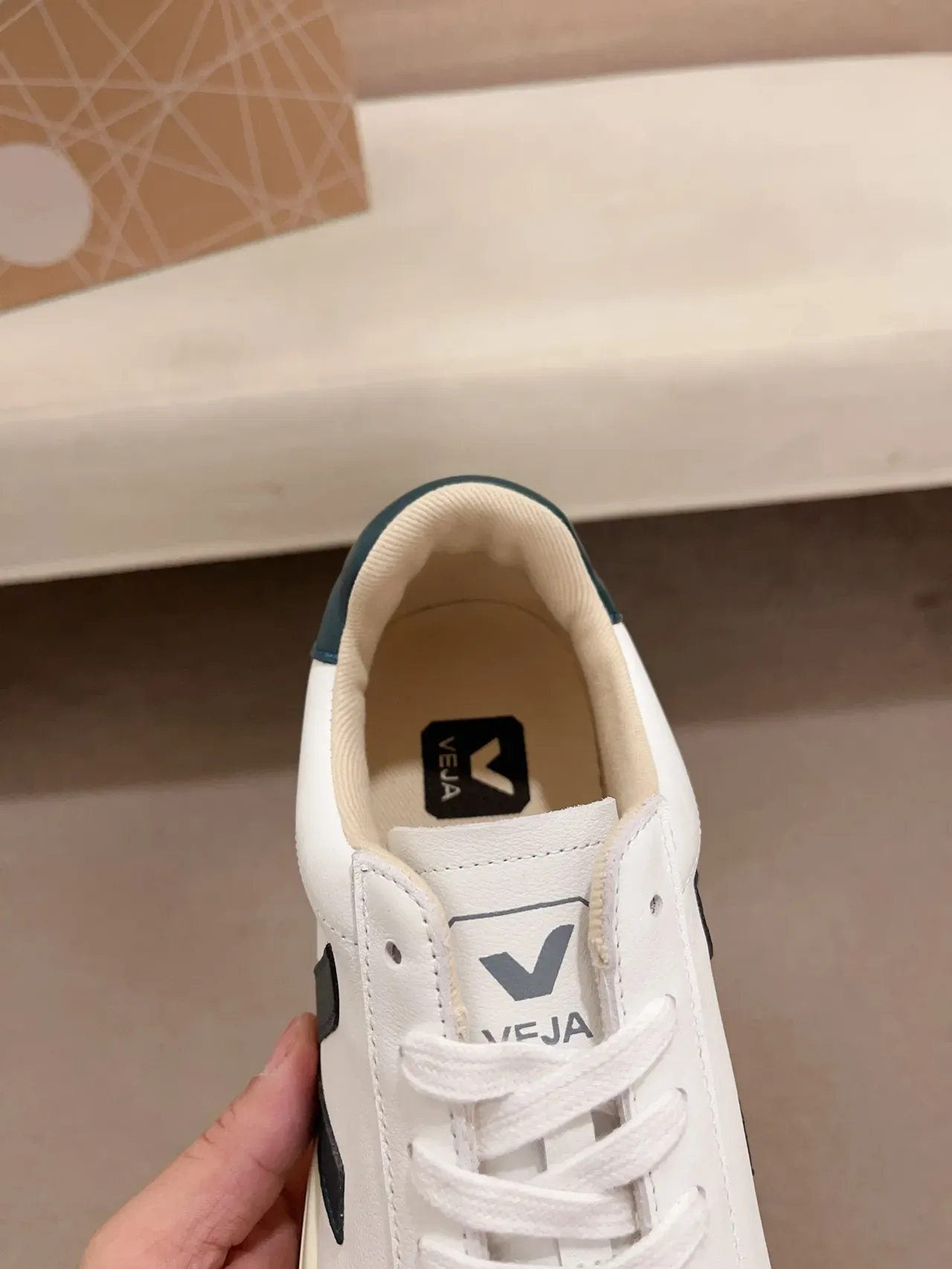 VEJA Esplار أبيض وأخضر داكن لايف ستايل سنيكرز 4
