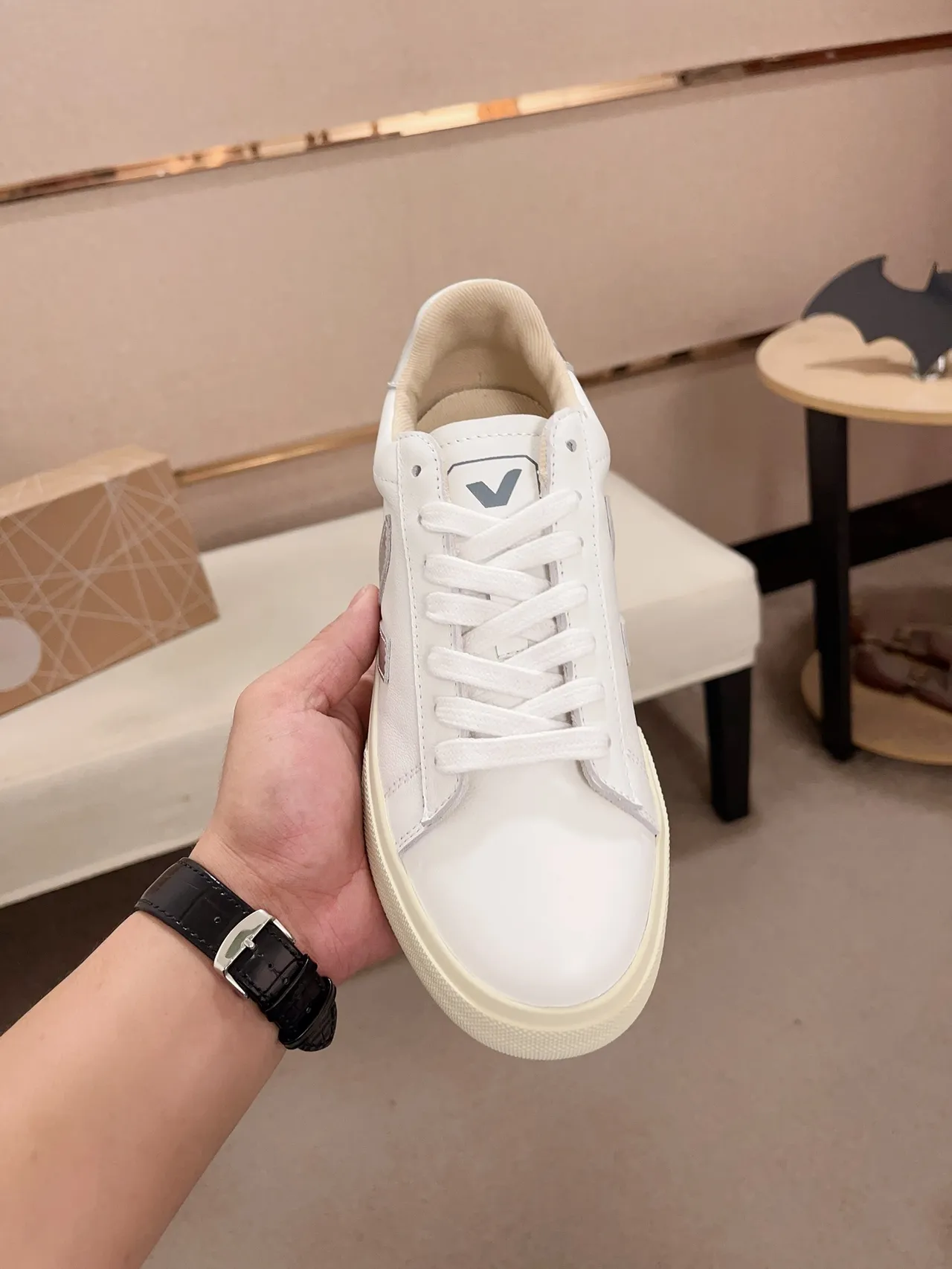 VEJA Zapatillas Lifestyle Blancas Plata Cuero Superior Logo Metálico V 5