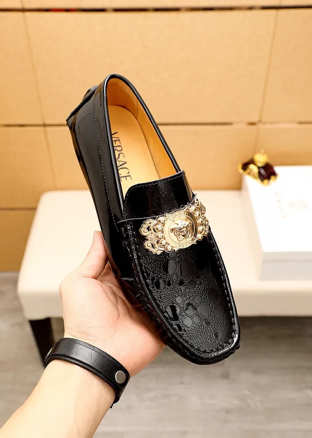 Versace Black Gold Glossy Crocodile-Embossed Leather Medusa Hardware Loafer 7