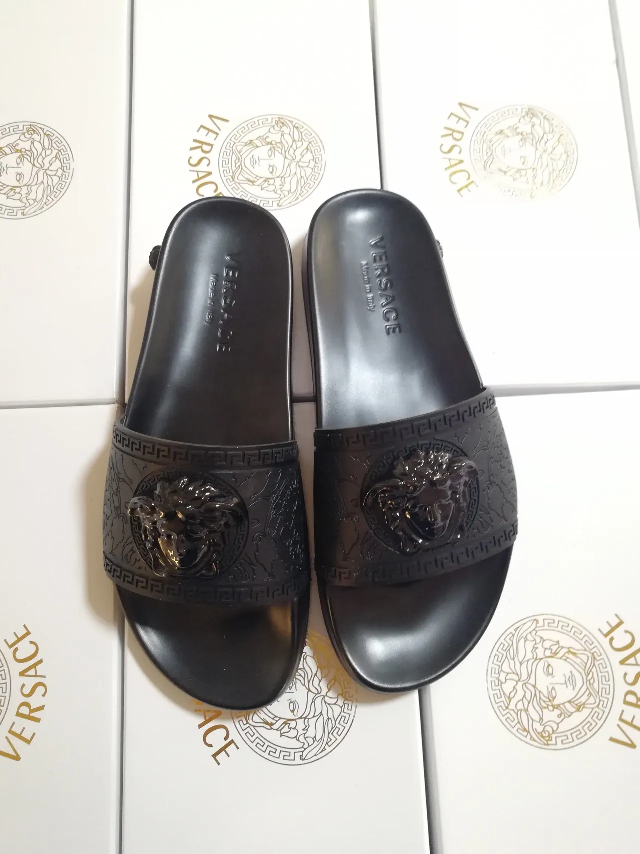 Versace Noir Or Tête de Médusa Aplique Bordure Motif Grec Pantoufles 2