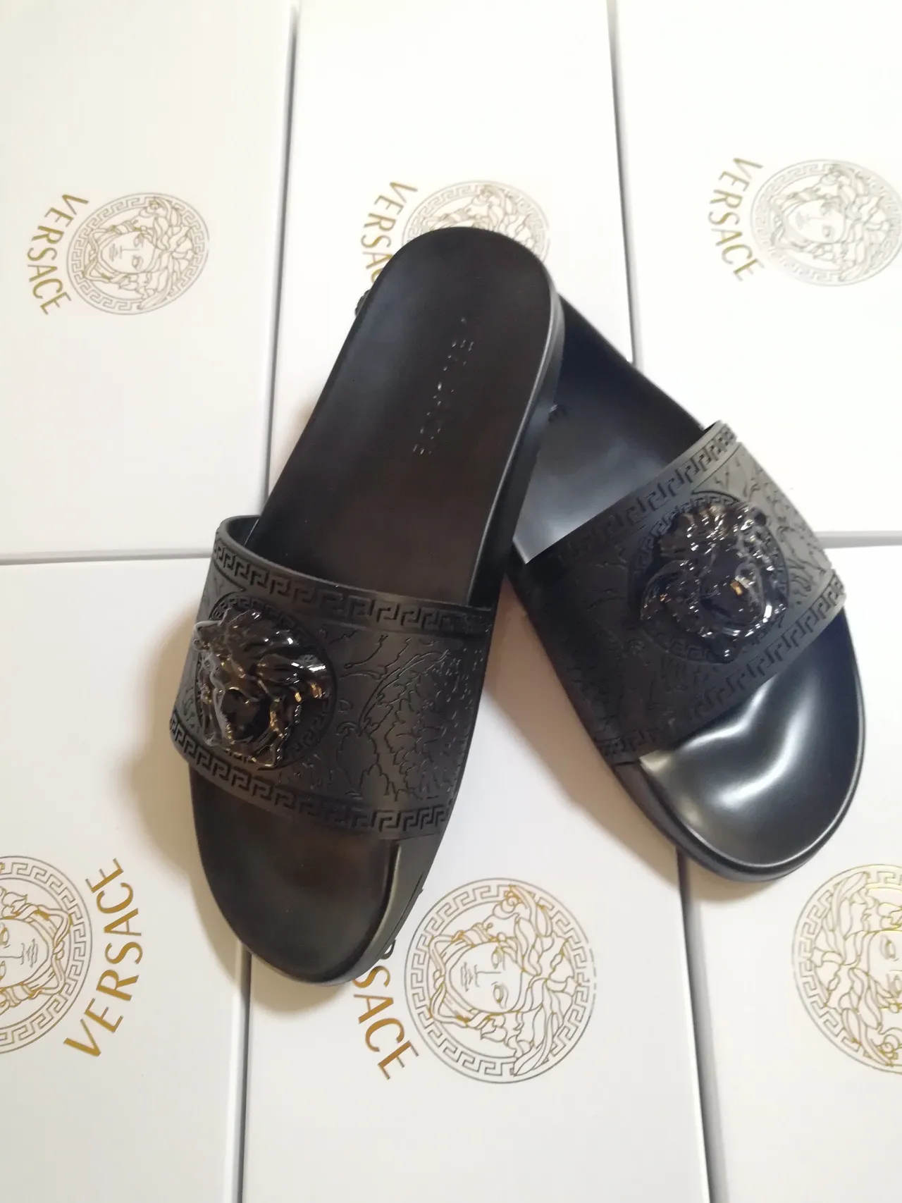 Versace Noir Or Tête de Médusa Aplique Bordure Motif Grec Pantoufles 4