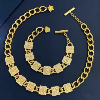 Versace Chain Reaction 金银双色 Curb 链 镶嵌水晶字母 Charms 项链