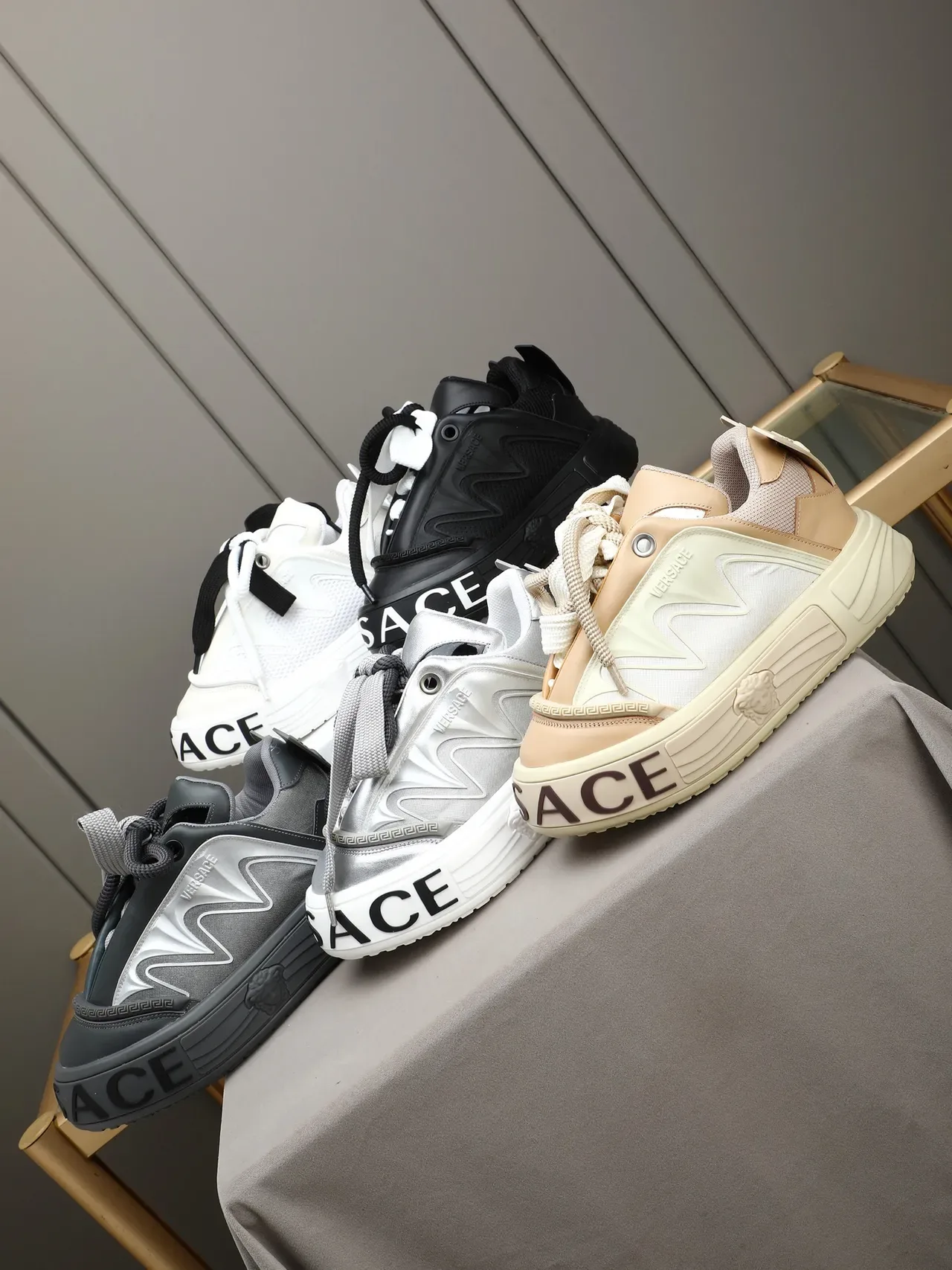 Versace Chain Reaction أبيض أسود كعب مسطح شبك جلد علوي حذاء كاجوال 2
