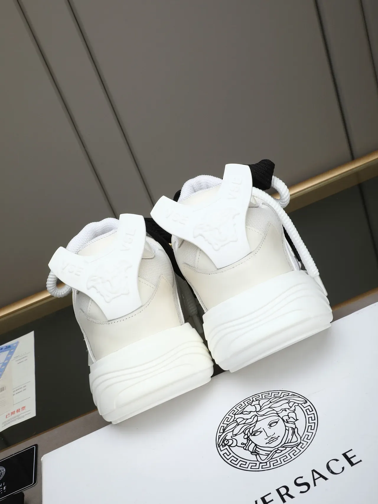 Versace Chain Reaction أبيض أسود كعب مسطح شبك جلد علوي حذاء كاجوال 3