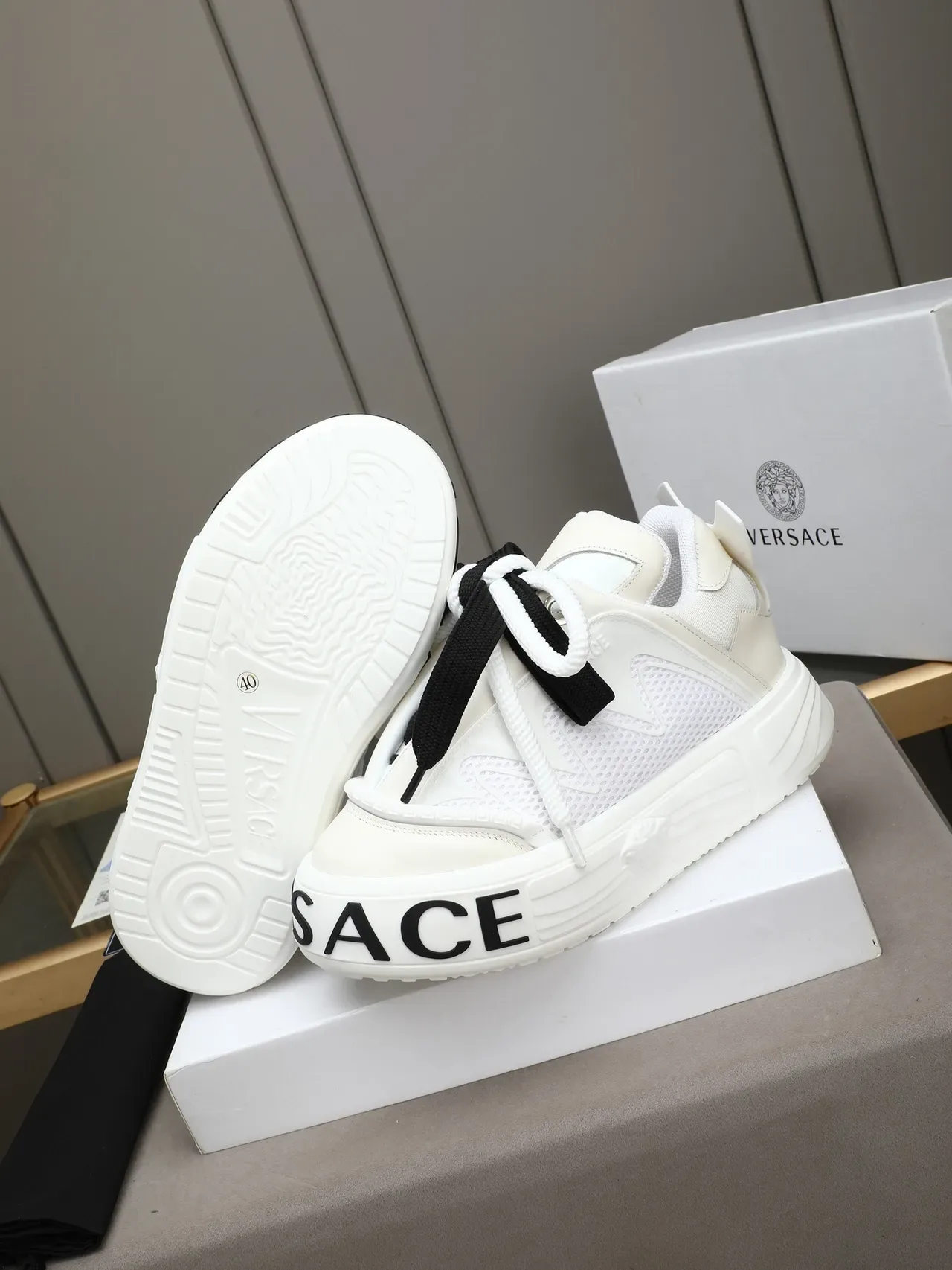 Versace Chain Reaction أبيض أسود كعب مسطح شبك جلد علوي حذاء كاجوال 5