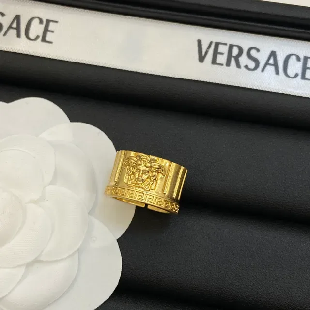 Versace সোনার চওড়া ব্যান্ড খোদাই করা মেডুসা হেড রিং 6