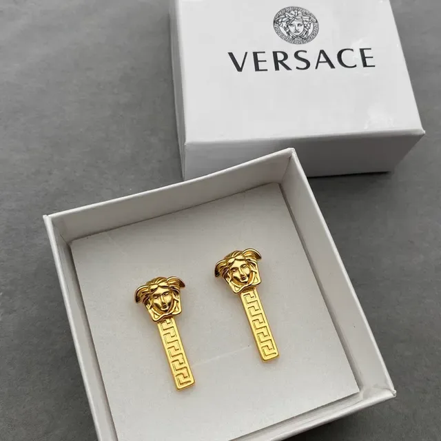 Versace Medusa Gold-Tone Greca Key Drop कानों की चूड़ियाँ 4
