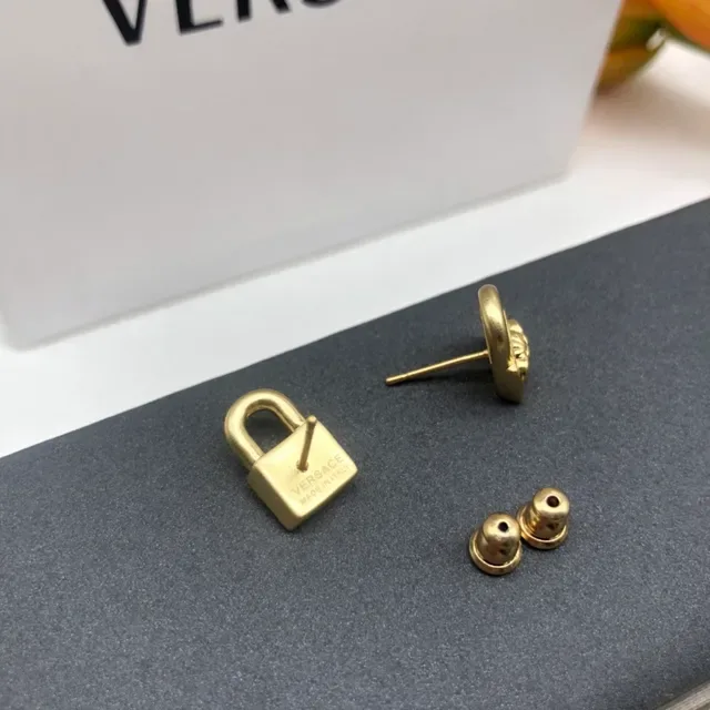 Versace Medusa Lock Brincos Stud em tom dourado 5