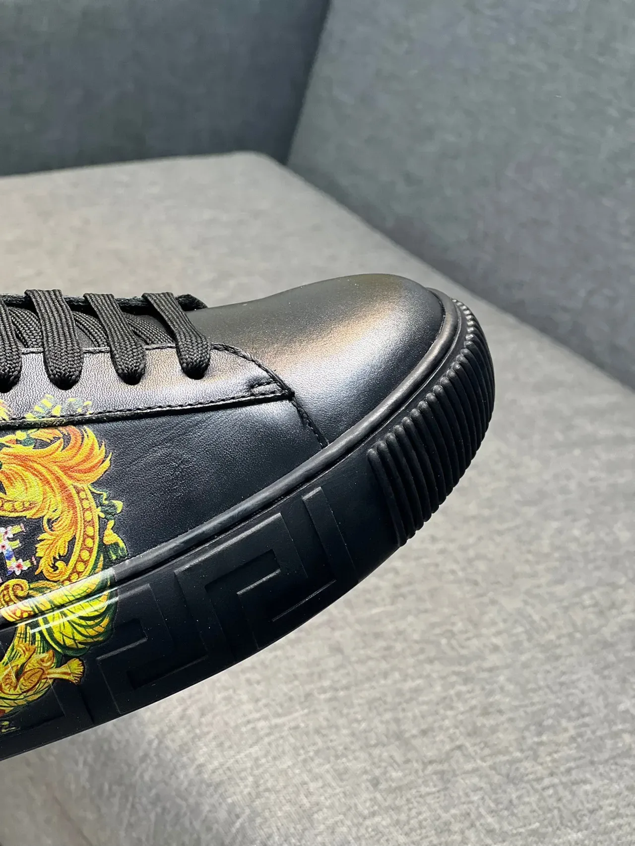 Versace Odissea Sneakers Plataforma Negro Cuero Gráfico Ornado Estilo de Vida 4