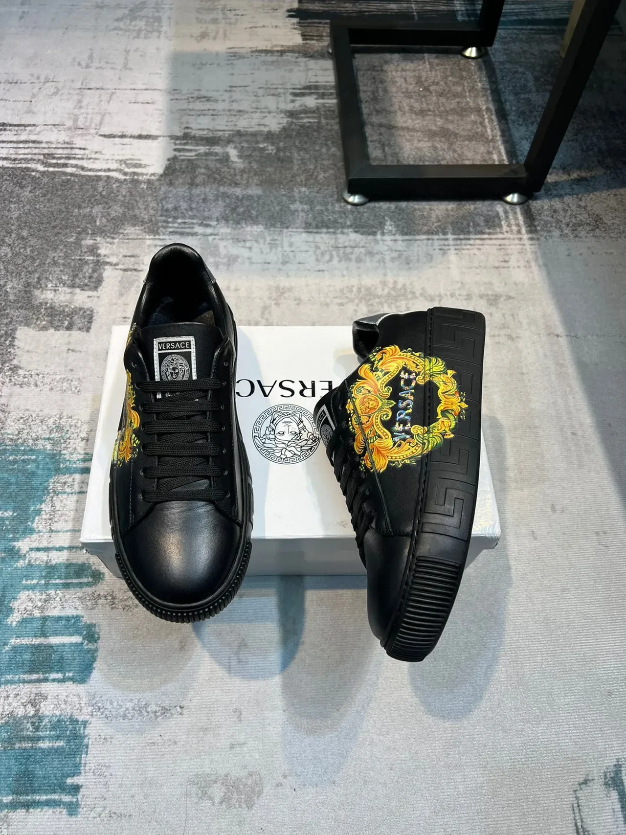 Versace Odissea Sneakers Plataforma Negro Cuero Gráfico Ornado Estilo de Vida 5