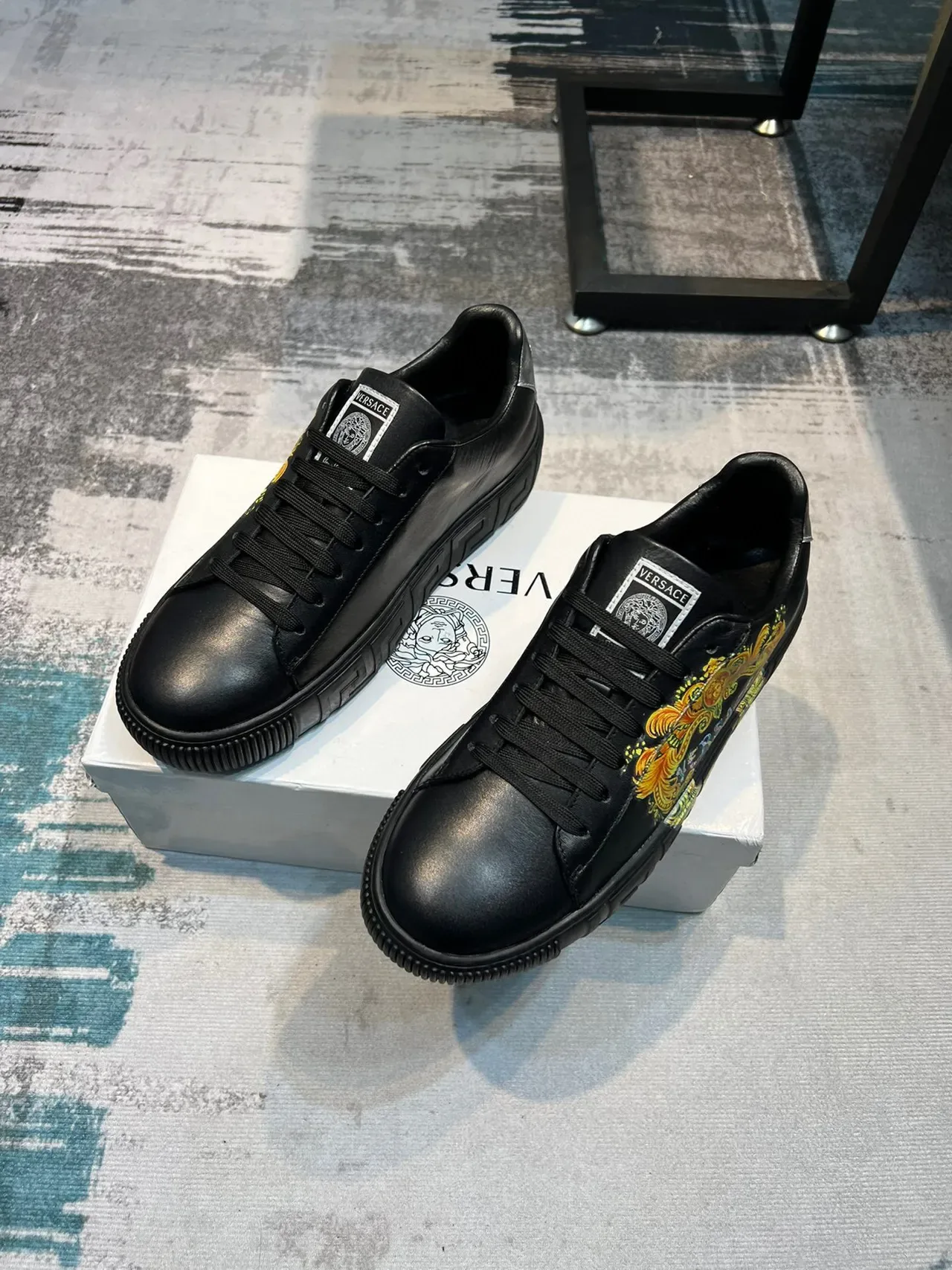 Versace Odissea Sneakers Plataforma Negro Cuero Gráfico Ornado Estilo de Vida 6