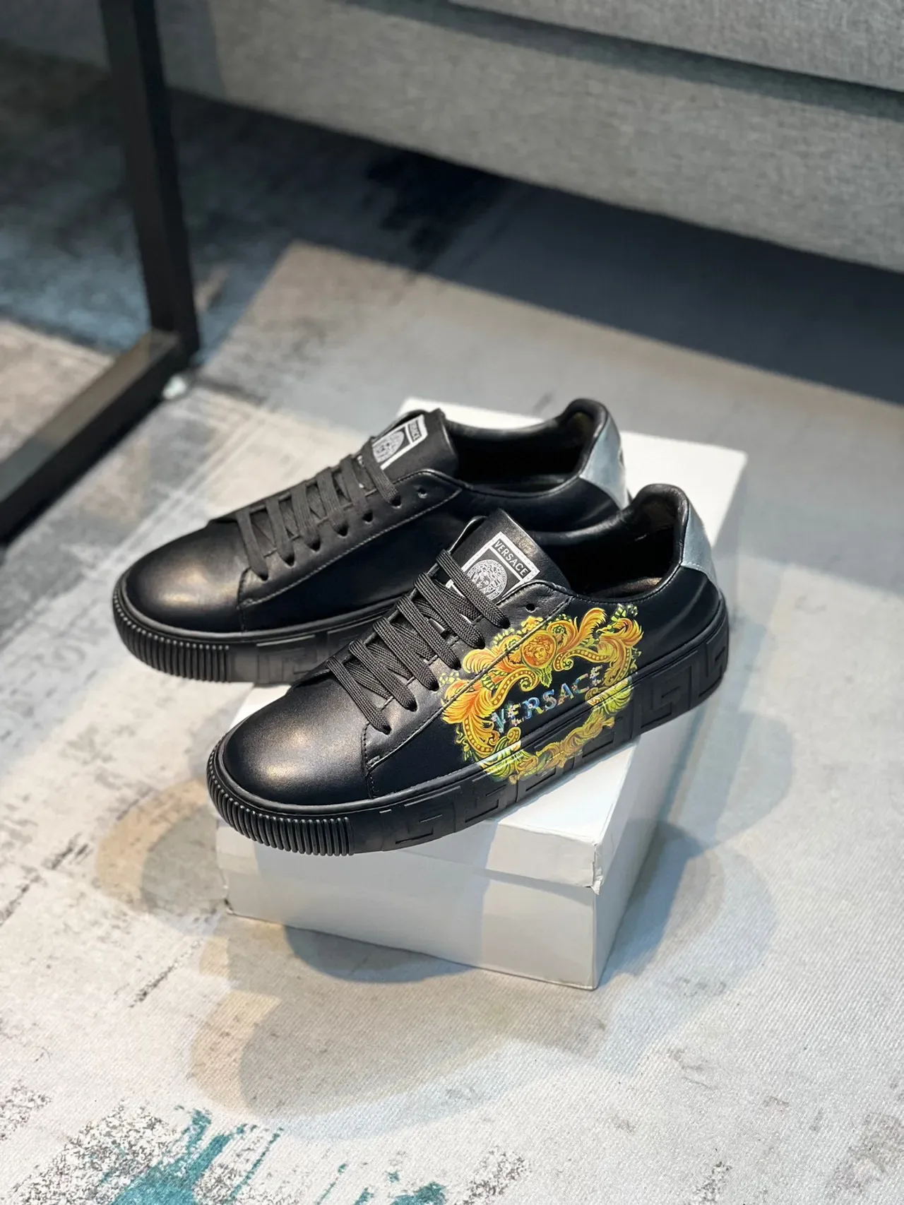 Versace Odissea Sneakers Plataforma Negro Cuero Gráfico Ornado Estilo de Vida 8