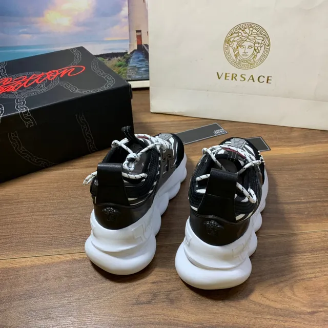 Versace Odissea Greca Pattern কালো এবং সাদা চাঙ্কি স্নিকার 2