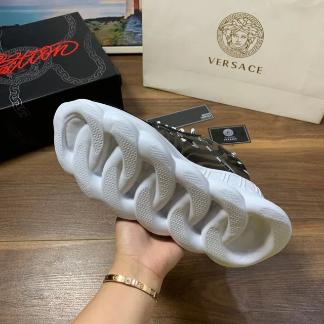 Versace Odissea Greca Pattern কালো এবং সাদা চাঙ্কি স্নিকার 3