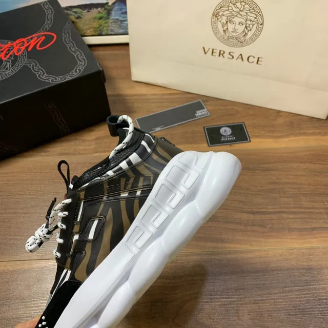 Versace Odissea Greca Pattern কালো এবং সাদা চাঙ্কি স্নিকার 4