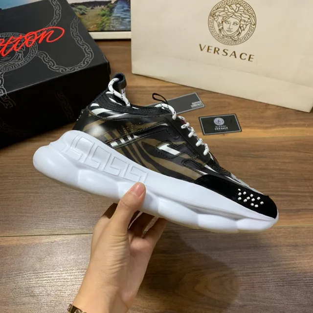 Versace Odissea Greca Pattern কালো এবং সাদা চাঙ্কি স্নিকার 5
