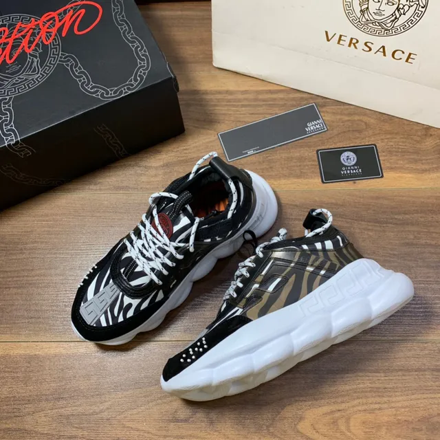 Versace Odissea Greca Pattern কালো এবং সাদা চাঙ্কি স্নিকার 6