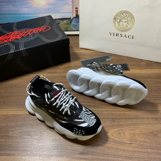 Versace Odissea Greca Pattern কালো এবং সাদা চাঙ্কি স্নিকার 7