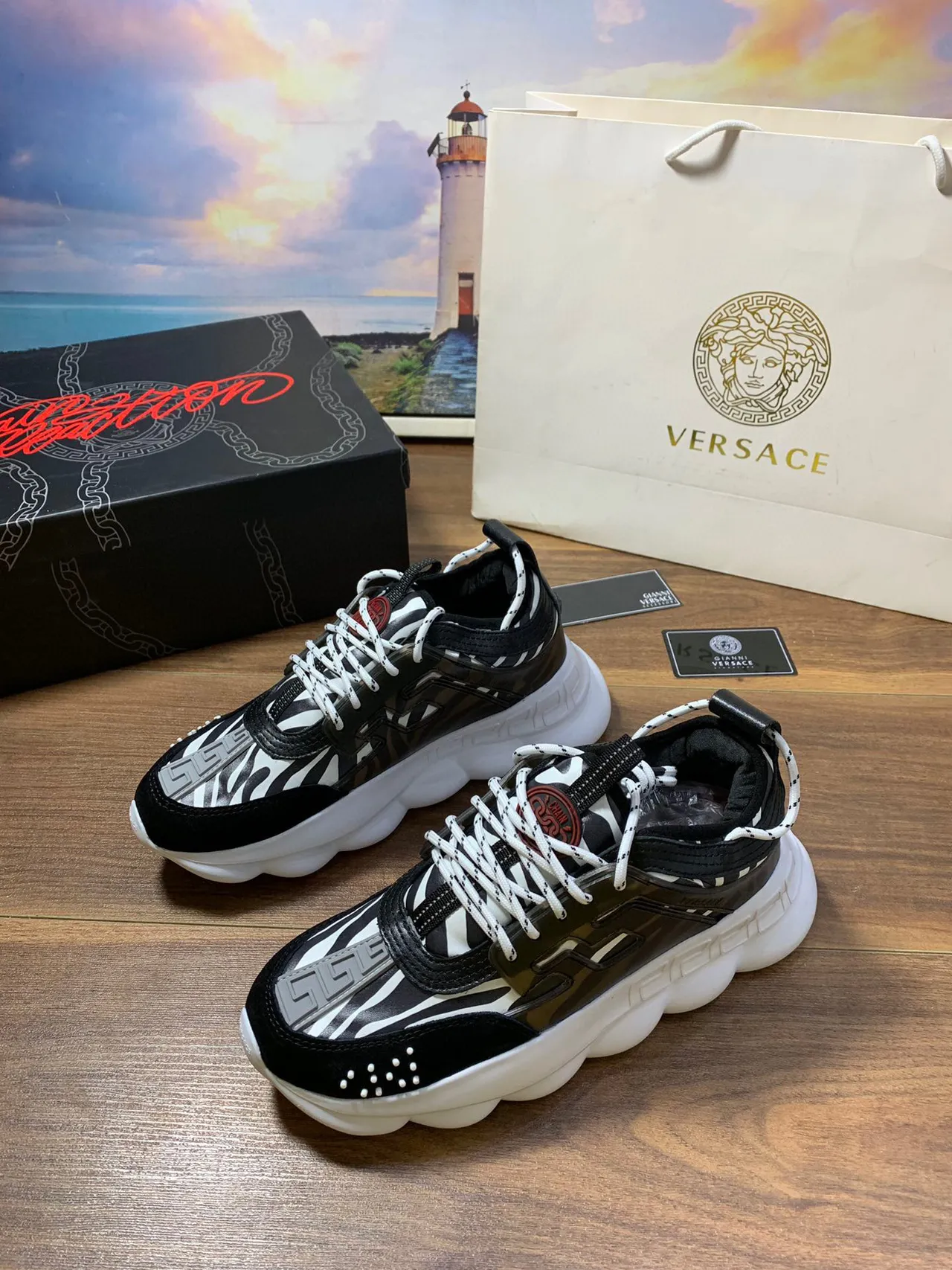 Versace Odissea Greca Pattern কালো এবং সাদা চাঙ্কি স্নিকার 8