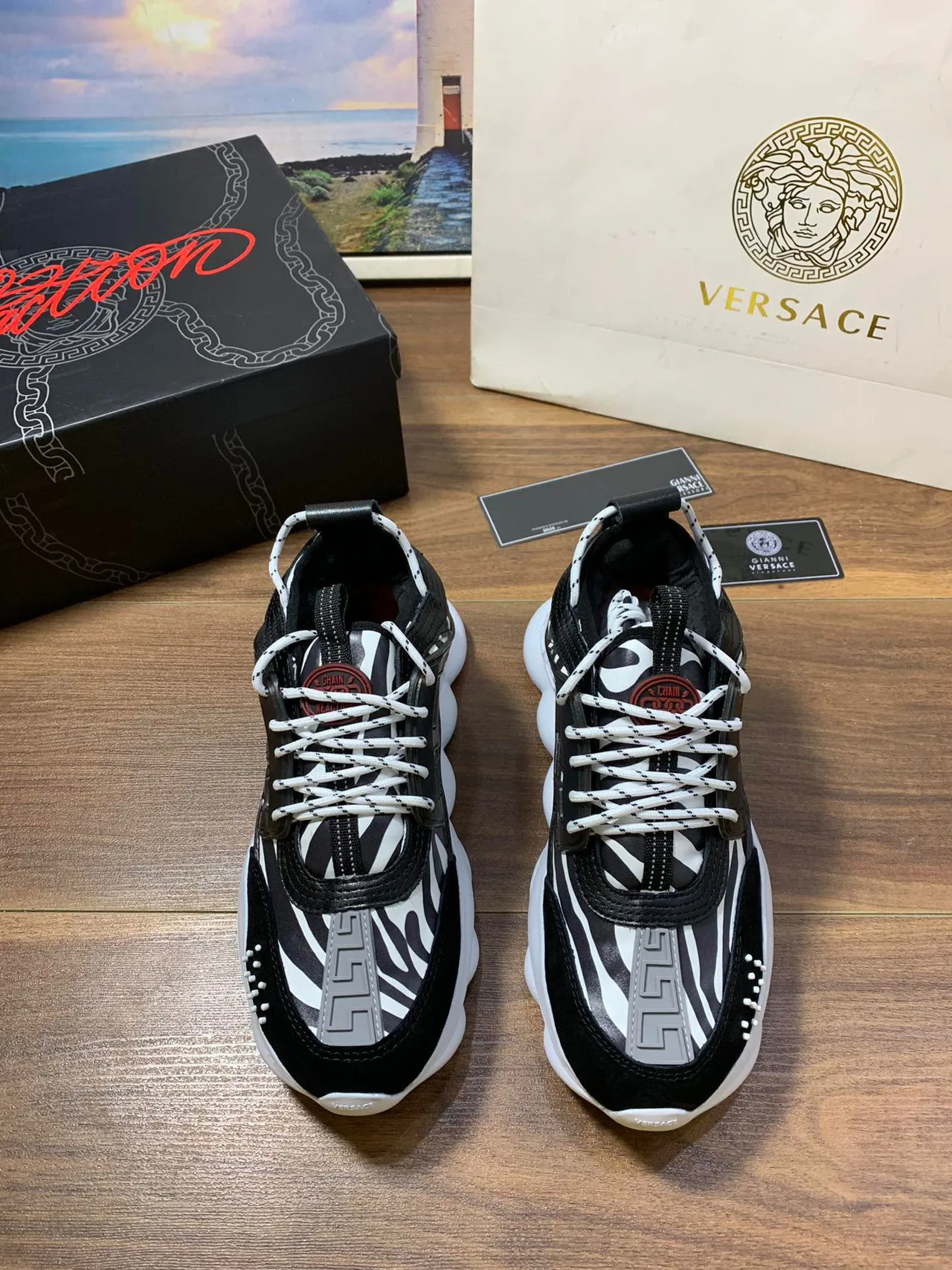 Versace Odissea Greca Pattern কালো এবং সাদা চাঙ্কি স্নিকার 9